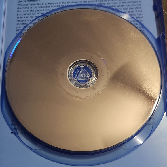 PS4 Call of Duty: WWII and ARK: Survival Evolved Game Bundle - Picture 6 of 6